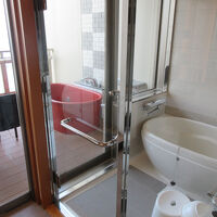 大きな海を眺める客室露天とガラス張りの内風呂