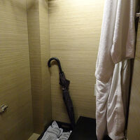 バスローブや傘、スリッパがありました