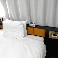 ベッド脇には、USBやコンセントあり