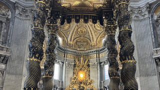 世界の中心の一つ。荘厳なたたずまい。