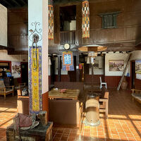 フロントを抜けるとロビー