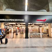 空港内のスーパー