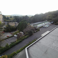 大浴場は駐車場の向こう側にあり、地下道を通っていきます