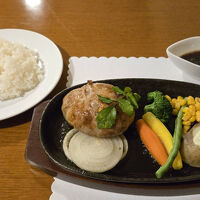 レストランのハンバーグ国産牛と国産豚の合挽き