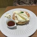 よつ葉乳業のカフェ、パフェが売りだけどパンケーキも美味しい