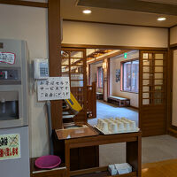 休憩所側から見た入口です。