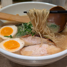 京都鶏ガラとんこつラーメン