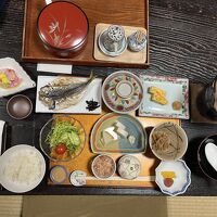 朝食　選べる干物アジ