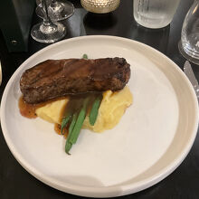 200gポーターハウスステーキ$36ポテトピューレとインゲン