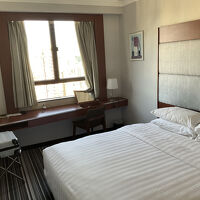 室内。広さ、設備とも特に問題なし