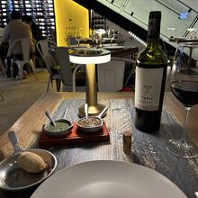 小皿のつまみがサービスされました。お肉より美味でした。