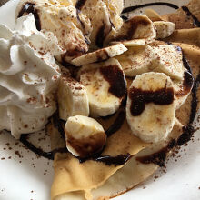 チョコレート＆バナナ＆バニラアイスクリームのクレープ