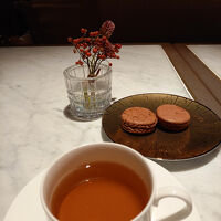 チェックインはマカロンを頂きながら