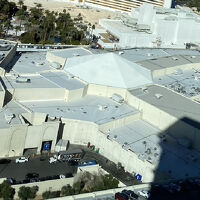 フォーラムショップスを見おろす景色に見る事が出来ます。