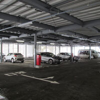 屋根付きの駐車場