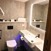 バストイレは改装したのか少し斬新な感じ