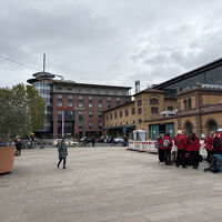 エアフルト駅前からホテルを見たところです。