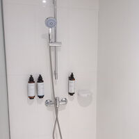 ハンドシャワーののみでバスタブは無い