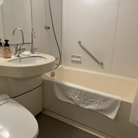 洗面台の下に脱衣用のバスケットでもあればいいですね