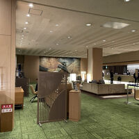 １階、大型シティホテルだけあり広大なロビーです