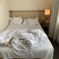 ダブルのベットちょっと狭いかな