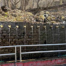 牛の顔をした聖水蛇口は108ある