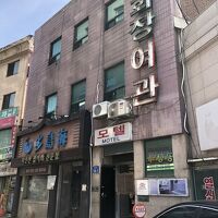 大道りから路地の奥まった場所に入口が有ります