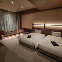 バス・トイレ別で、お部屋も広いしソファも大きい。