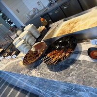 朝食ビュッフェの焼き鳥