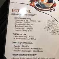 朝食時の卵料理やベトナムの麺フォーのメニュー
