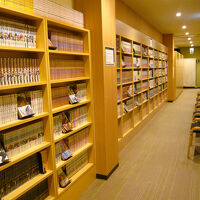 １階廊下の漫画本棚