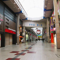 アーケード商店街の中