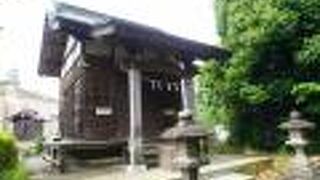 「秋葉社　諏訪社」と書いた標柱