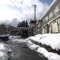 右手には湯治棟２階建て