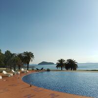 ホテルロビー前より