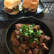 ガーリック・バター・ステーキもお気に入りの一品