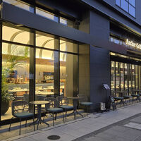 ホテルの朝食会場のレストラン