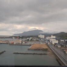 弥彦山が見える。