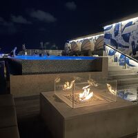 屋上にインフィニティプール有り