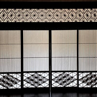 『紫檀宴会場』の付書院の意匠。紫檀の巨木を使用した床構えも。