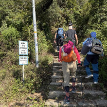 登りの石段もある