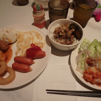 私の朝食。魯肉飯もあった