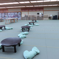 こちらは一般用のラウンジ。