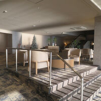 温泉上がりに一服するラウンジ