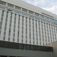 有料の専用駐車場（立体・平面）もあります