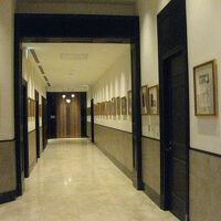 通路は美術館のよう