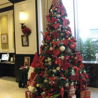 ロビーの大きなクリスマスツリー