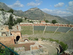 エトナ山を望むギリシャ劇場