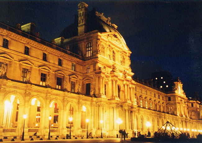 イタリアからリヨンへ入り、パリへ。<br />夜の街並みの美しさは最高ですね。