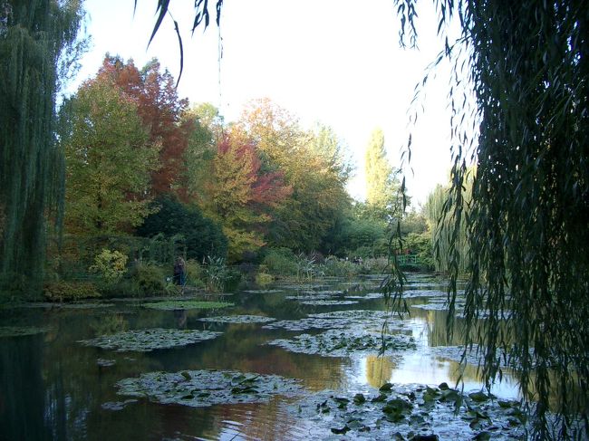 パリでの会議の合間に、<br />モネの「睡蓮」の池があるジベルニーに行きました。<br /><br />心表れる場所でした。